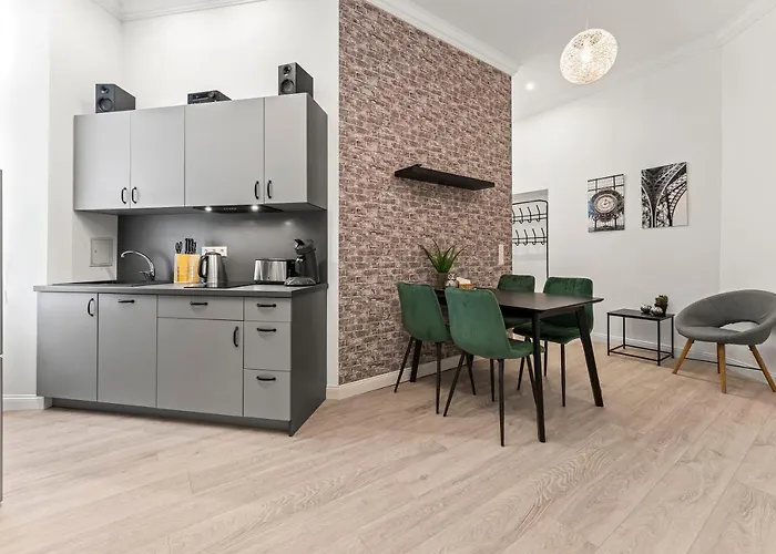 The Mierendorf Hinterhaus, 2 Bed Rooms Up To 4 People